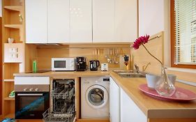 Hight Tech Super Center Apartment